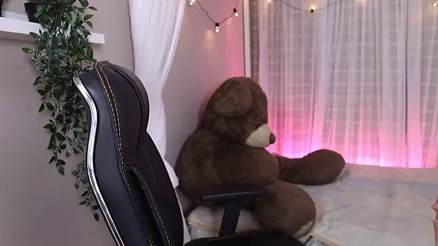 Snapshot of Mystic_blue chatting on 11/12/25, 12:49 Mystic blue online show from 11/12/25, 12:49