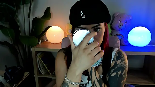 Snapshot of Mystic_blue chatting on 12/05/25, 12:36 Mystic blue online show from 12/05/25, 12:36