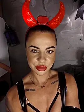 Snapshot of BabyFaceMia chatting on 10/28/25, 04:09 BabyFaceMia online show from 10/28/25, 04:09