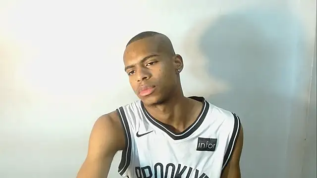 Snapshot of criss_zuri chatting on 10/14/25, 11:44 criss zuri online show from 10/14/25, 11:44