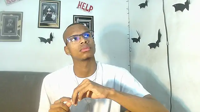 Snapshot of criss_zuri chatting on 10/29/25, 11:45 criss zuri online show from 10/29/25, 11:45