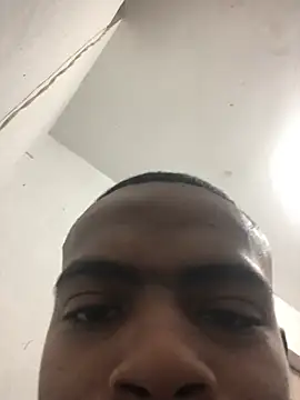 Snapshot of criss_zuri chatting on 07/18/26, 10:41 criss zuri online show from 07/18/26, 10:41
