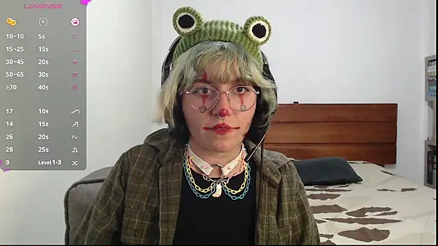 Snapshot of Froggyinthebox chatting on 03/06/26, 02:52 Froggyinthebox online show from 03/06/26, 02:52