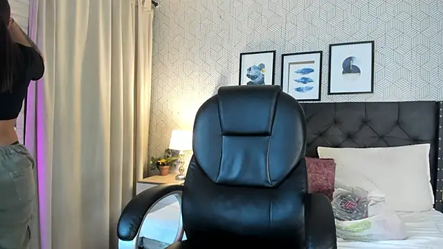 sophie  blare online show from 06/01/26, 07:04