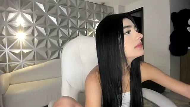 zoerouse  online show from 12/19/25, 08:38