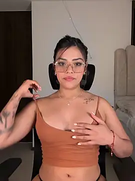 Snapshot of Sara-Evans chatting on 02/20/26, 12:51 Sara-Evans online show from 02/20/26, 12:51