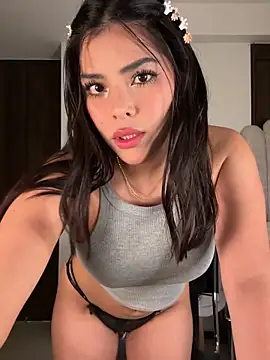 Snapshot of Sara-Evans chatting on 02/25/26, 01:04 Sara-Evans online show from 02/25/26, 01:04