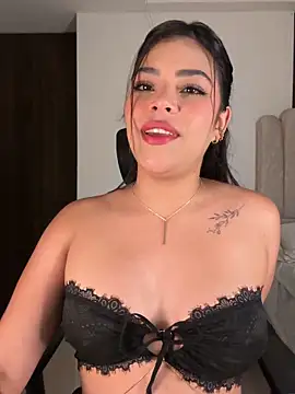 Snapshot of Sara-Evans chatting on 02/26/26, 01:15 Sara-Evans online show from 02/26/26, 01:15