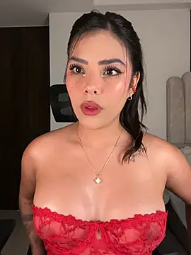 Snapshot of Sara-Evans chatting on 02/27/26, 01:05 Sara-Evans online show from 02/27/26, 01:05