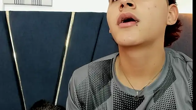 Snapshot of zeusapollofuck chatting on 09/20/25, 07:04 zeusapollofuck online show from 09/20/25, 07:04