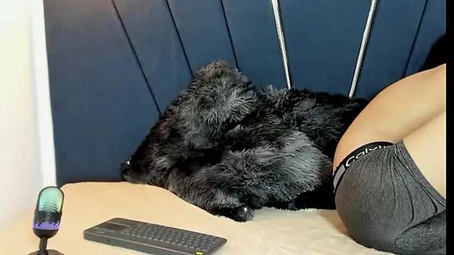 Snapshot of zeusapollofuck chatting on 09/23/25, 08:23 zeusapollofuck online show from 09/23/25, 08:23