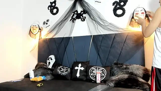 Snapshot of zeusapollofuck chatting on 10/14/25, 11:05 zeusapollofuck online show from 10/14/25, 11:05