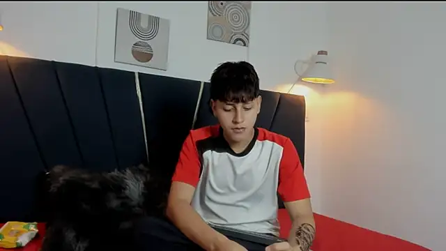 Snapshot of zeusapollofuck chatting on 11/12/25, 10:52 zeusapollofuck online show from 11/12/25, 10:52