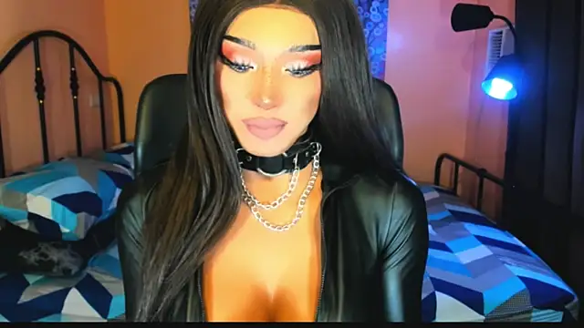 Snapshot of xUrGoddess_Bellax chatting on 11/12/25, 01:39 xUrGoddess Bellax online show from 11/12/25, 01:39