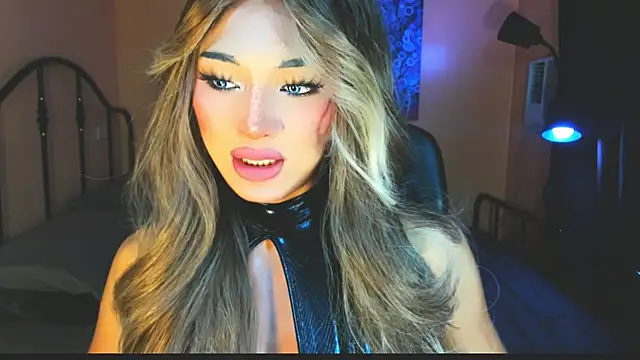 Snapshot of xUrGoddess_Bellax chatting on 11/19/25, 01:05 xUrGoddess Bellax online show from 11/19/25, 01:05