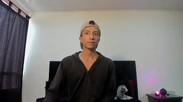 mhatias  online show from 11/17/25, 03:51