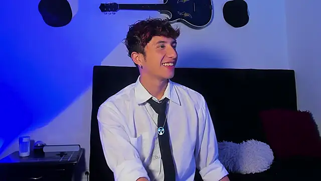 mhatias  online show from 04/13/26, 04:29