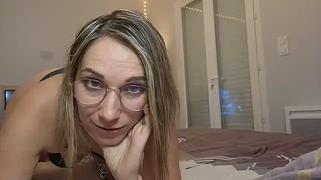 Snapshot of AbylineandJim chatting on 11/24/25, 08:58 AbylineandJim online show from 11/24/25, 08:58