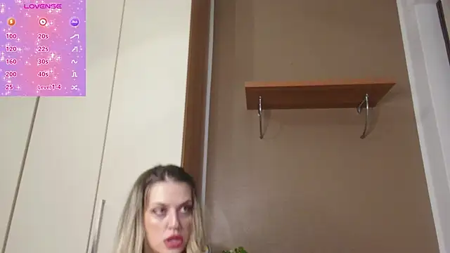 ScarletVerdi online show from 12/01/25, 08:52