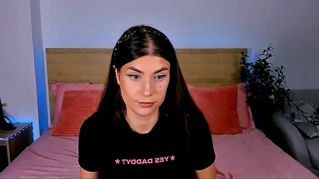 Snapshot of Bella_Davis_love chatting on 09/28/25, 08:03 Bella Davis love online show from 09/28/25, 08:03