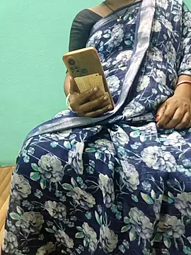 Snapshot of desi_boudi87 chatting on 09/13/25, 01:11 desi boudi87 online show from 09/13/25, 01:11