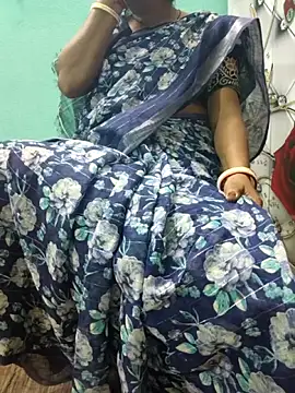 Snapshot of desi_boudi87 chatting on 09/27/25, 12:43 desi boudi87 online show from 09/27/25, 12:43