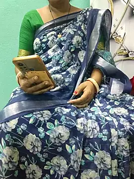 Snapshot of desi_boudi87 chatting on 10/14/25, 01:01 desi boudi87 online show from 10/14/25, 01:01