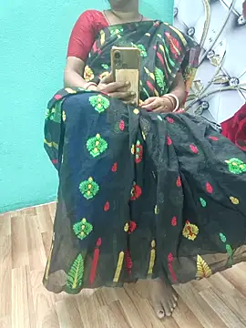 Snapshot of desi_boudi87 chatting on 10/17/25, 12:41 desi boudi87 online show from 10/17/25, 12:41