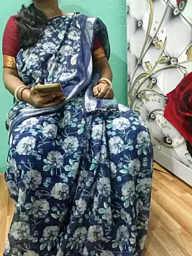 Snapshot of desi_boudi87 chatting on 10/18/25, 11:33 desi boudi87 online show from 10/18/25, 11:33