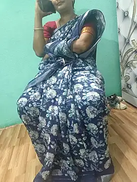 Snapshot of desi_boudi87 chatting on 10/19/25, 12:06 desi boudi87 online show from 10/19/25, 12:06