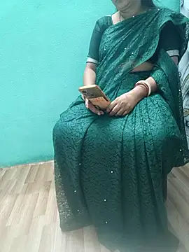 Snapshot of desi_boudi87 chatting on 10/20/25, 09:43 desi boudi87 online show from 10/20/25, 09:43