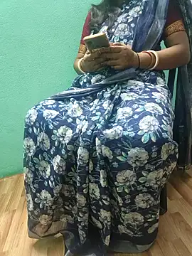 Snapshot of desi_boudi87 chatting on 10/21/25, 12:28 desi boudi87 online show from 10/21/25, 12:28