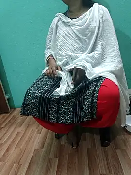 Snapshot of desi_boudi87 chatting on 10/31/25, 11:33 desi boudi87 online show from 10/31/25, 11:33