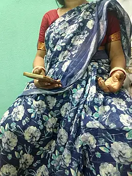 Snapshot of desi_boudi87 chatting on 11/01/25, 11:34 desi boudi87 online show from 11/01/25, 11:34