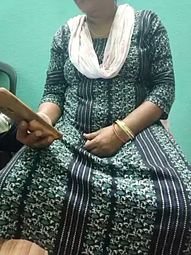 Snapshot of desi_boudi87 chatting on 11/02/25, 11:45 desi boudi87 online show from 11/02/25, 11:45