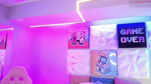 LindaWz  online show from 11/19/25, 04:23