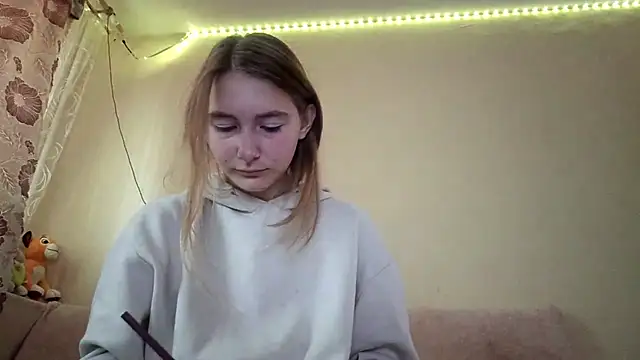 Nymera flare online show from 09/17/25, 06:37