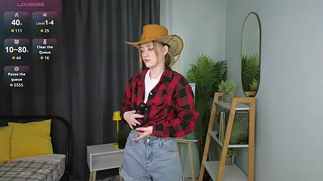 HollieCollelo online show from 10/27/25, 03:10