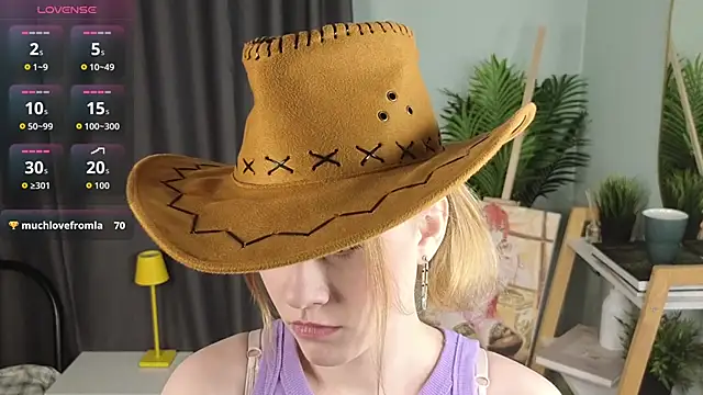 HollieCollelo online show from 12/21/25, 03:13