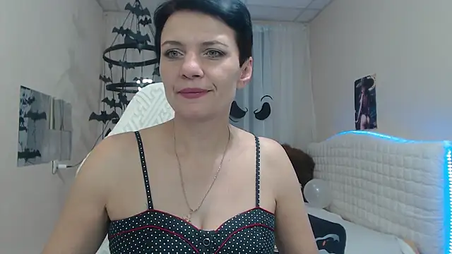 AvaSaturnian online show from 10/17/25, 12:30