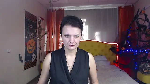 AvaSaturnian online show from 10/31/25, 11:44