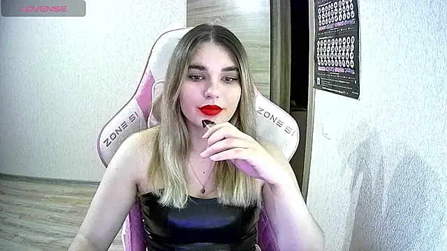 Snapshot of Kris_Moss chatting on 10/27/25, 09:52 Kris Moss online show from 10/27/25, 09:52