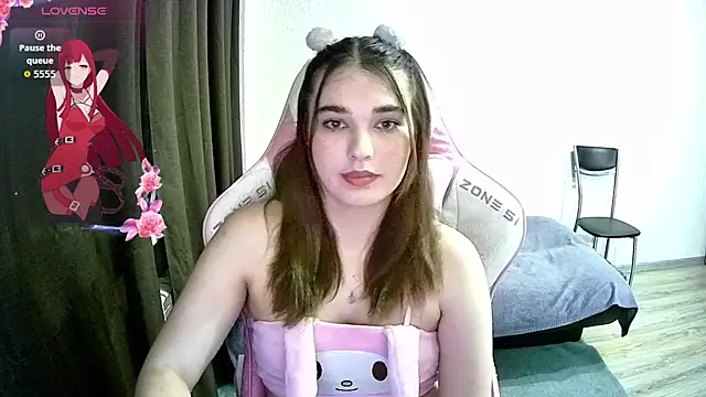 Snapshot of Kris_Moss chatting on 11/21/25, 11:58 Kris Moss online show from 11/21/25, 11:58