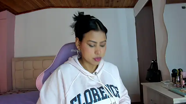 Michluxe 69 online show from 07/28/26, 02:51