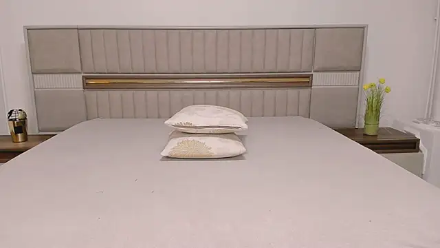 Snapshot of ClaudiaMilf chatting on 09/25/25, 08:34 ClaudiaMilf online show from 09/25/25, 08:34