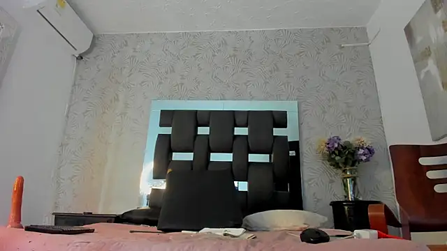 Snapshot of MissDiabla_ chatting on 10/29/25, 12:51 MissDiabla online show from 10/29/25, 12:51