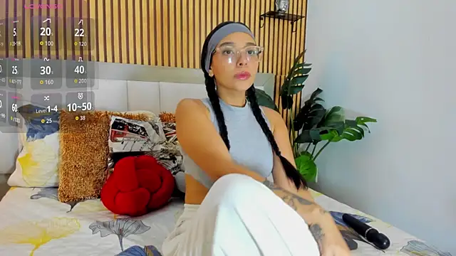 Roseaurora online show from 09/19/25, 11:55