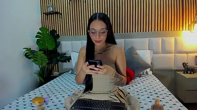 Roseaurora online show from 11/22/25, 12:59