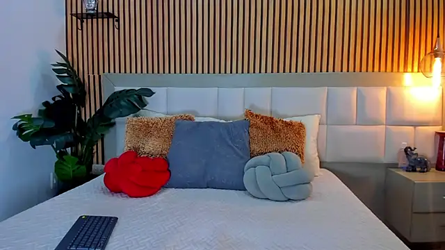 Roseaurora online show from 01/19/26, 01:04