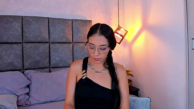 Roseaurora online show from 05/11/26, 04:04